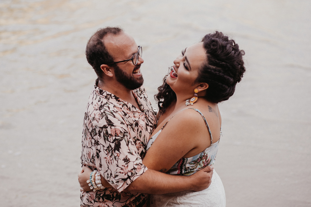 ensaio na praia, prewedding, fotografodecasamento, fotosnapraia,torre, roupa de noiva, ensaio de casal