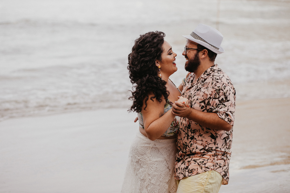 ensaio na praia, prewedding, fotografodecasamento, fotosnapraia,torre, roupa de noiva, ensaio de casal