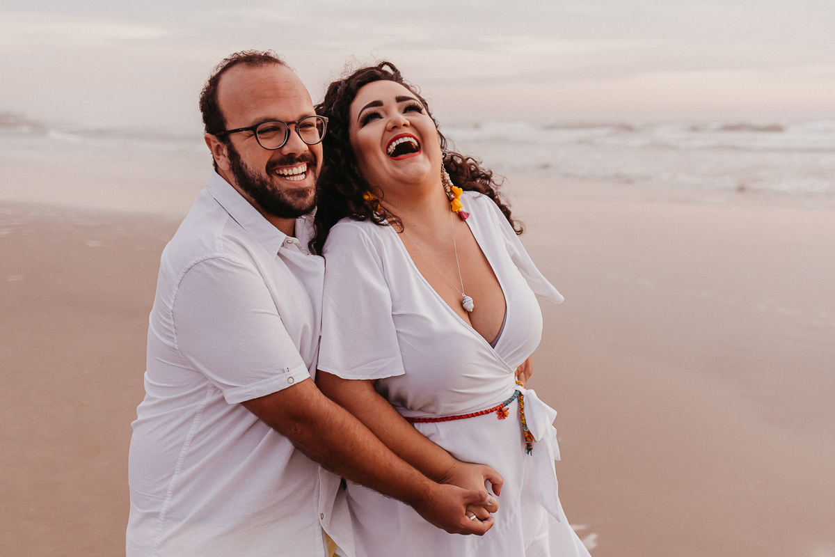 ensaio na praia, prewedding, fotografodecasamento, fotosnapraia,torre, roupa de noiva, ensaio de casal