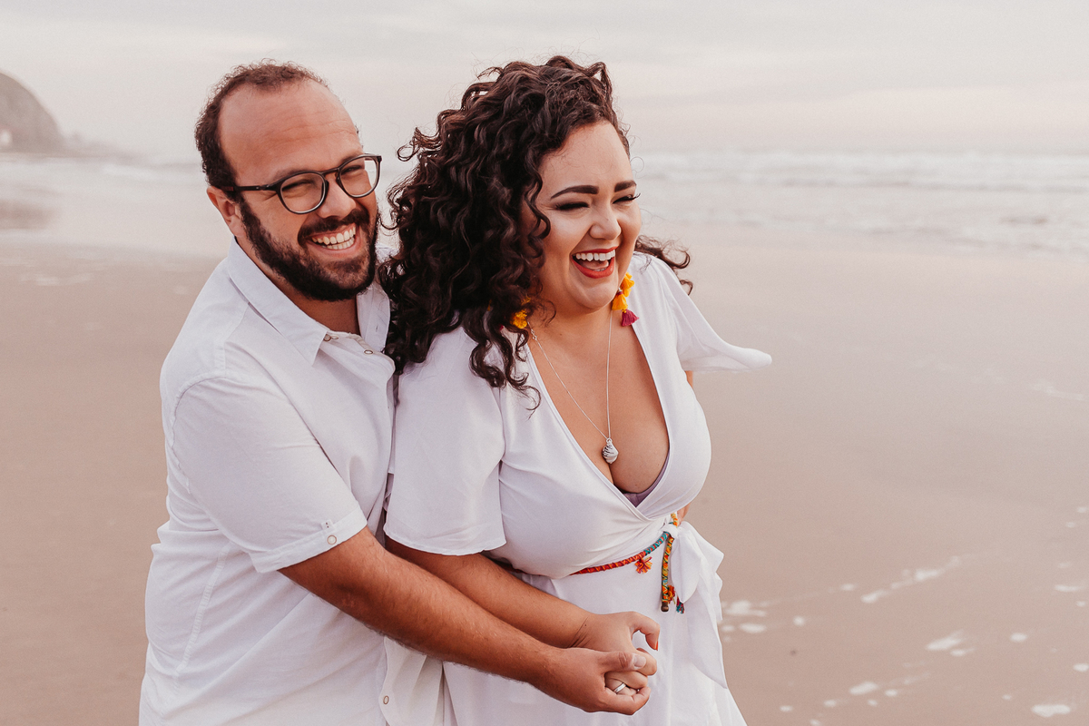 ensaio na praia, prewedding, fotografodecasamento, fotosnapraia,torre, roupa de noiva, ensaio de casal