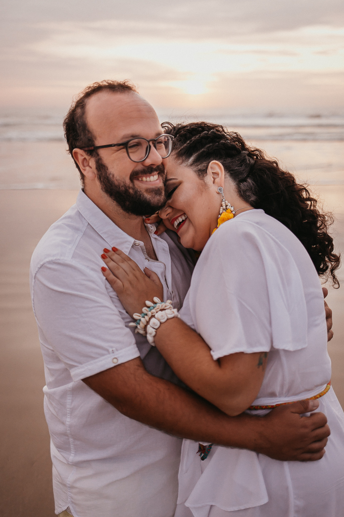 ensaio na praia, prewedding, fotografodecasamento, fotosnapraia,torre, roupa de noiva, ensaio de casal