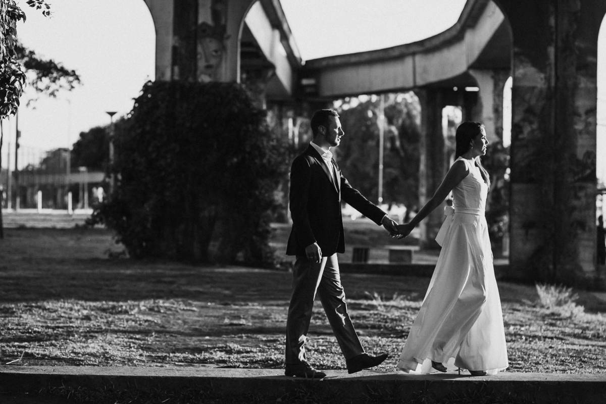 ensaio fotografico, porto alegre, wedding, pré casamento, fotografo de casamento, vestido de noiva, ensaio de casal, fotografo porto alegre, centro histórico, gasômetro, por do sol, noivos, casa de cultura mario quintana, catedral