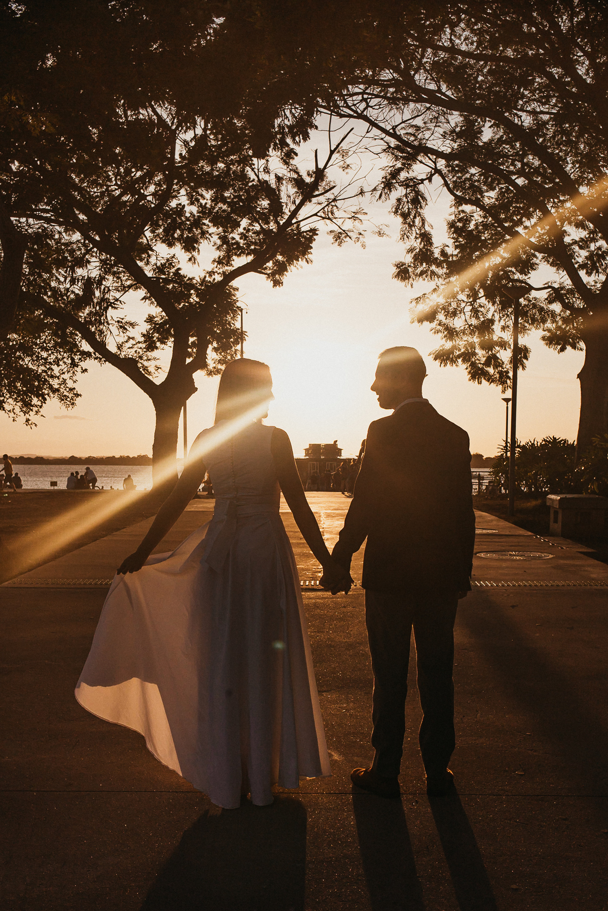 ensaio fotografico, porto alegre, wedding, pré casamento, fotografo de casamento, vestido de noiva, ensaio de casal, fotografo porto alegre, centro histórico, gasômetro, por do sol, noivos, casa de cultura mario quintana, catedral