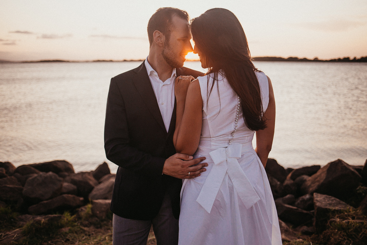ensaio fotografico, porto alegre, wedding, pré casamento, fotografo de casamento, vestido de noiva, ensaio de casal, fotografo porto alegre, centro histórico, gasômetro, por do sol, noivos, casa de cultura mario quintana, catedral