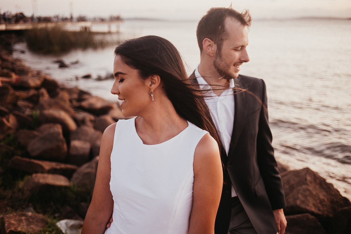 ensaio fotografico, porto alegre, wedding, pré casamento, fotografo de casamento, vestido de noiva, ensaio de casal, fotografo porto alegre, centro histórico, gasômetro, por do sol, noivos, casa de cultura mario quintana, catedral