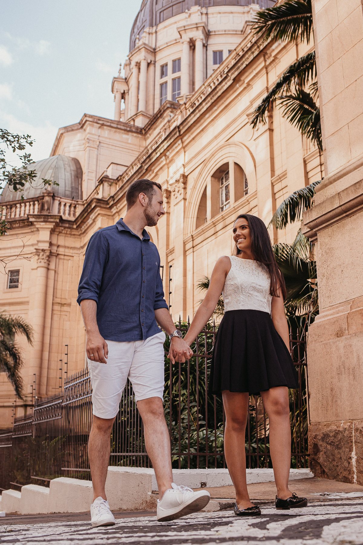 ensaio fotografico, porto alegre, wedding, pré casamento, fotografo de casamento, vestido de noiva, ensaio de casal, fotografo porto alegre, centro histórico, gasômetro, por do sol, noivos, casa de cultura mario quintana, catedral