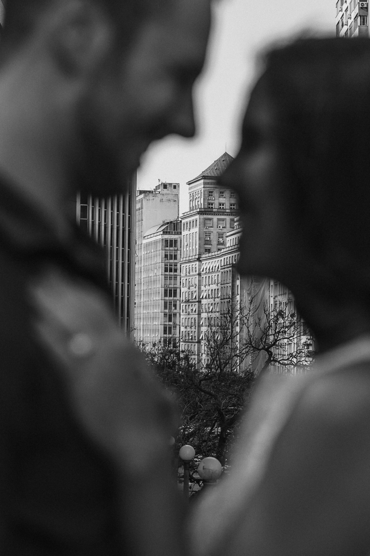 ensaio fotografico, porto alegre, wedding, pré casamento, fotografo de casamento, vestido de noiva, ensaio de casal, fotografo porto alegre, centro histórico, gasômetro, por do sol, noivos, casa de cultura mario quintana, catedral