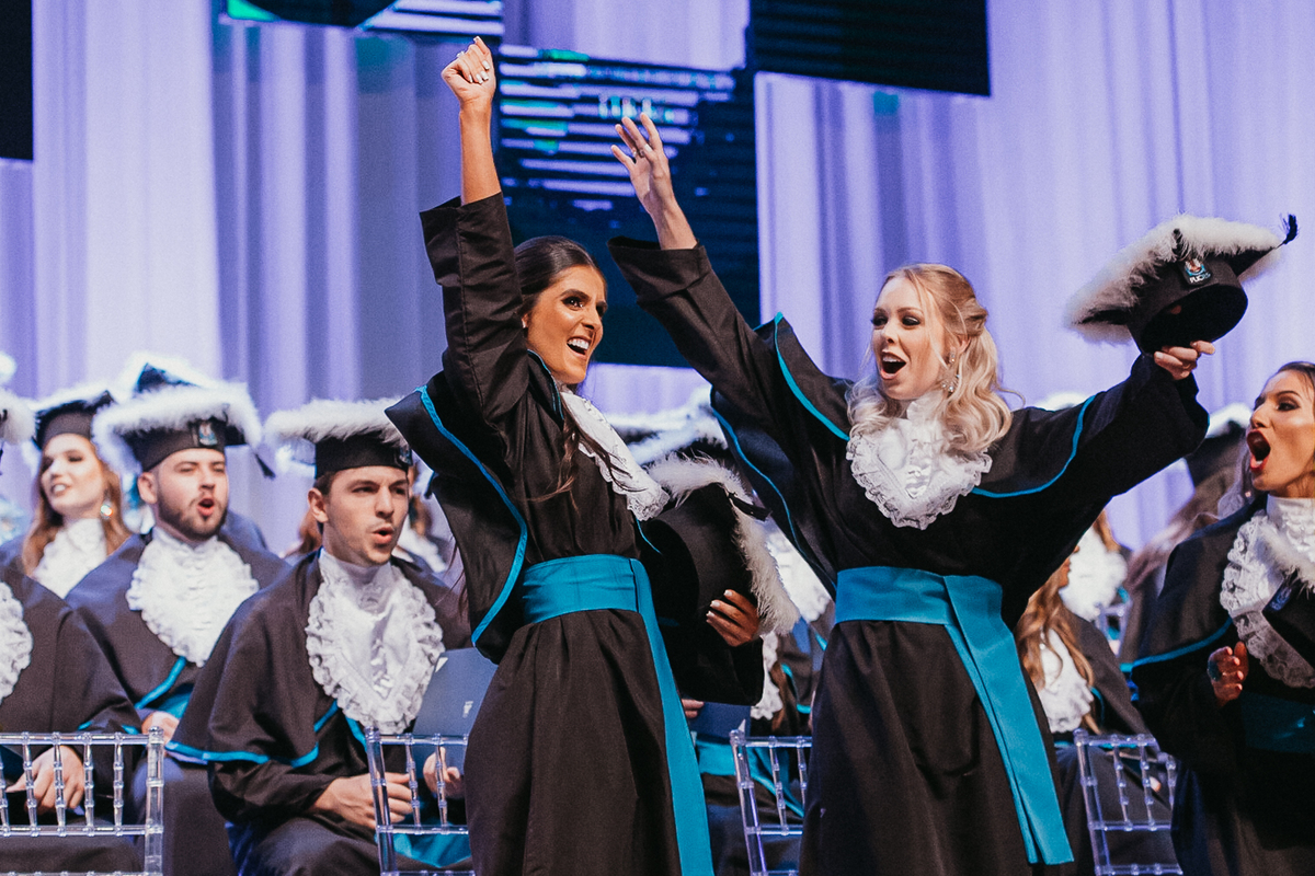 formatura, festa, decoração, arquitetura, formanda, fotografo de formatura, faculdade, pucrs, unisinos, ulbra, ufrgs, medicina, direito, prova de toga, diploma, fotografo porto alegre, fotografo profissional