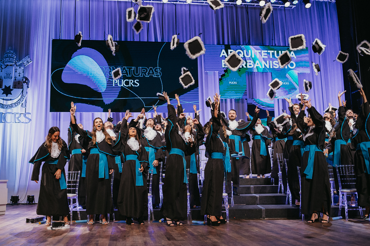 formatura, festa, decoração, arquitetura, formanda, fotografo de formatura, faculdade, pucrs, unisinos, ulbra, ufrgs, medicina, direito, prova de toga, diploma, fotografo porto alegre, fotografo profissional