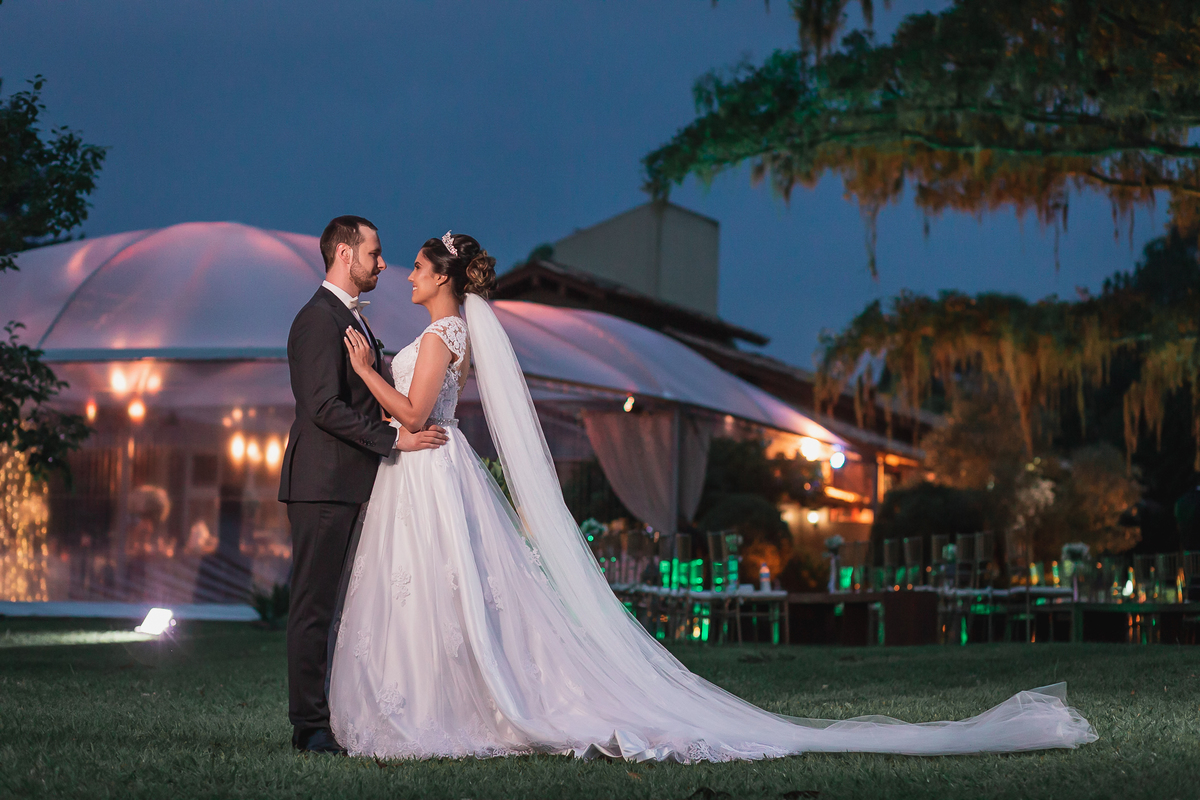 vestido de noiva, casamento, noivos, casamento no campo, sitio para casamento, fotografo de casamento, ensaio de noivos, dança de noivos, madrinhas, padrinhos , buque de noiva