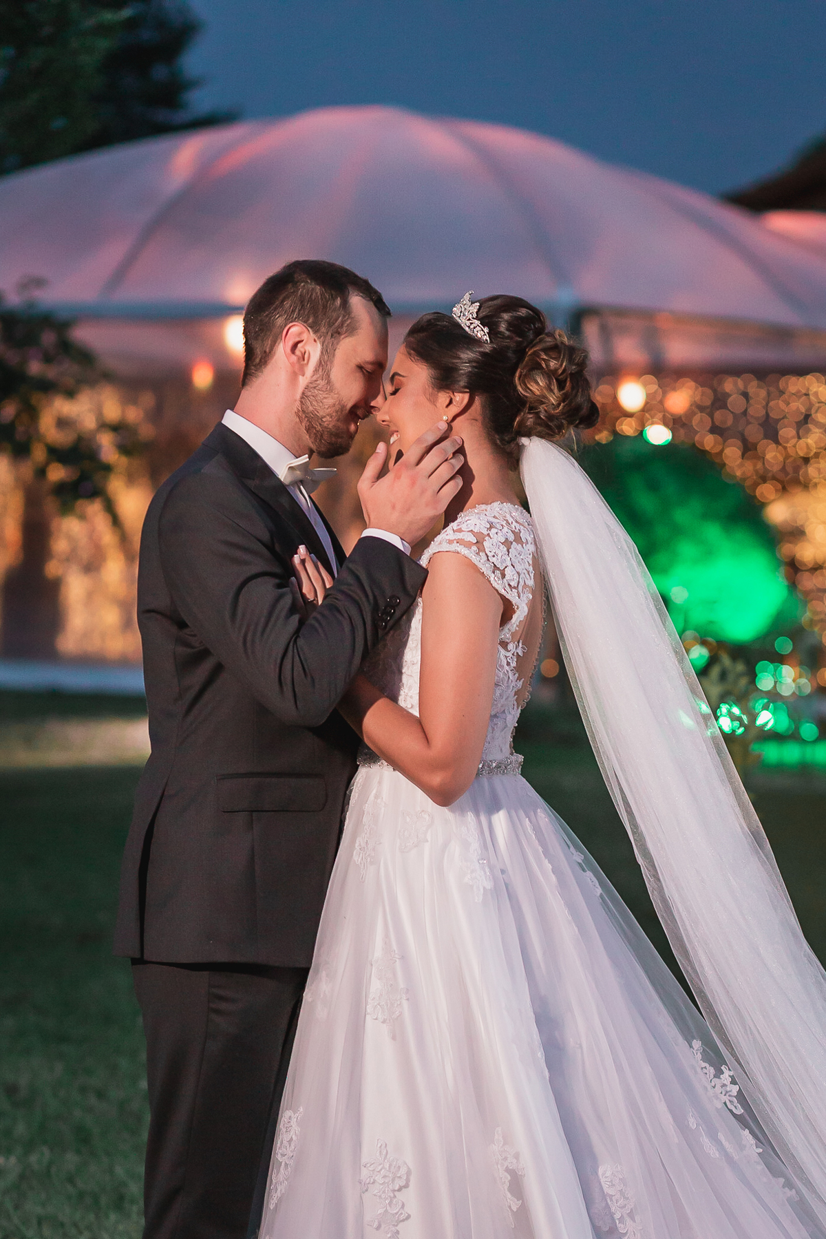 vestido de noiva, casamento, noivos, casamento no campo, sitio para casamento, fotografo de casamento, ensaio de noivos, dança de noivos, madrinhas, padrinhos , buque de noiva