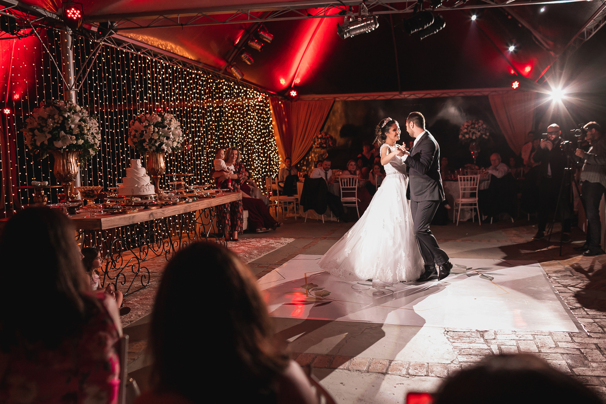 vestido de noiva, casamento, noivos, casamento no campo, sitio para casamento, fotografo de casamento, ensaio de noivos, dança de noivos, madrinhas, padrinhos , buque de noiva