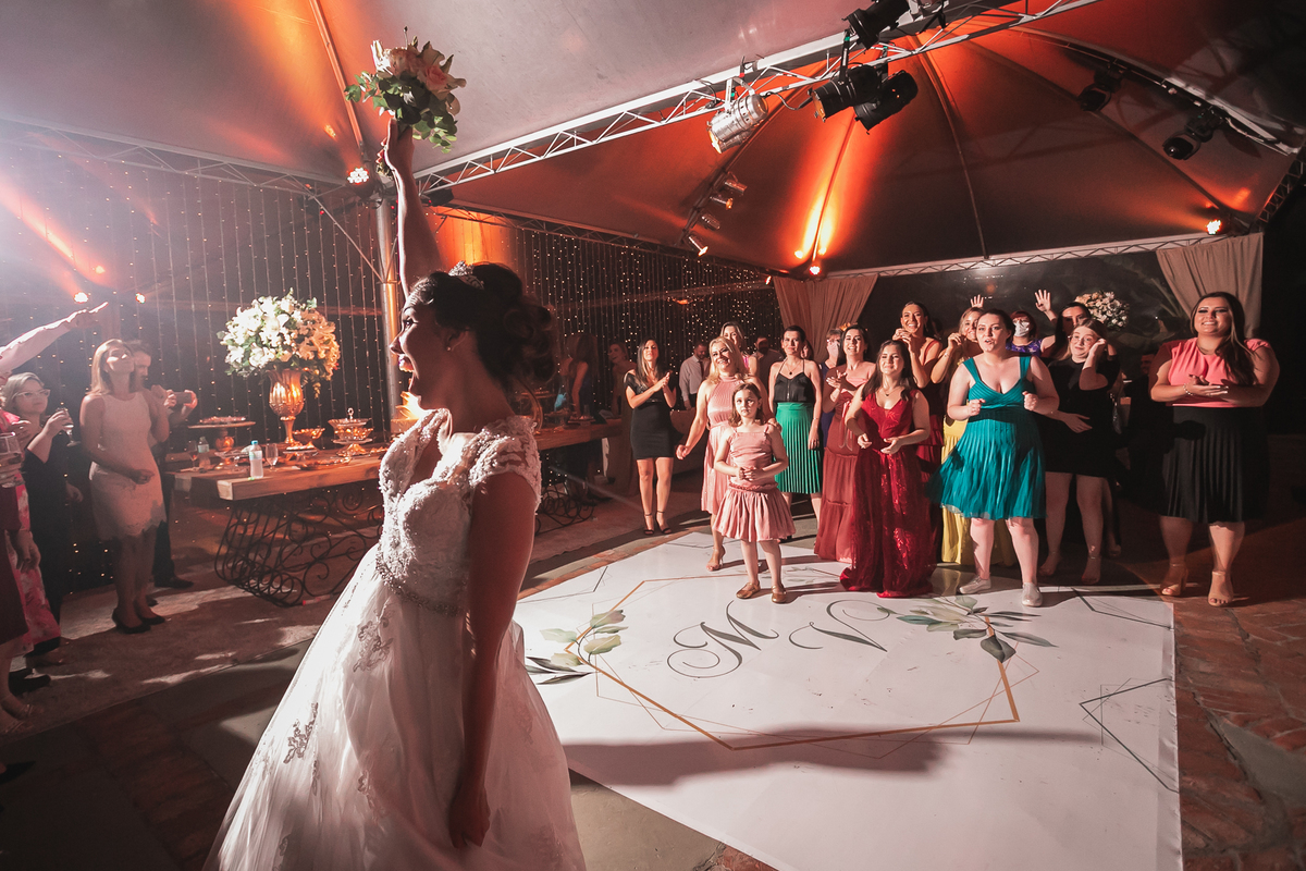 vestido de noiva, casamento, noivos, casamento no campo, sitio para casamento, fotografo de casamento, ensaio de noivos, dança de noivos, madrinhas, padrinhos , buque de noiva