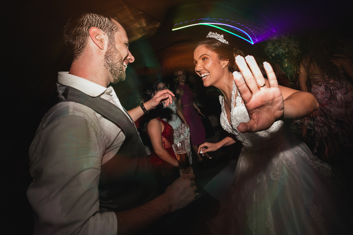 vestido de noiva, casamento, noivos, casamento no campo, sitio para casamento, fotografo de casamento, ensaio de noivos, dança de noivos, madrinhas, padrinhos , buque de noiva