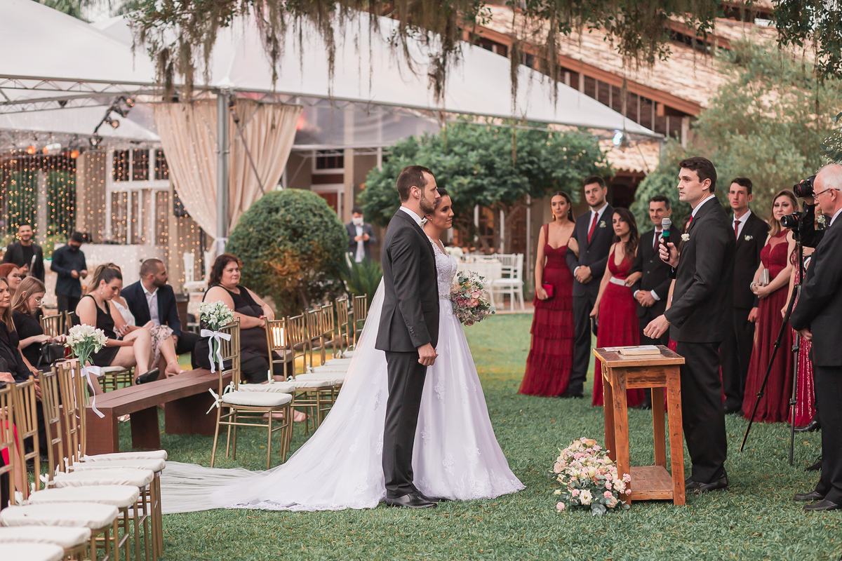 vestido de noiva, casamento, noivos, casamento no campo, sitio para casamento, fotografo de casamento, ensaio de noivos, dança de noivos, madrinhas, padrinhos , buque de noiva