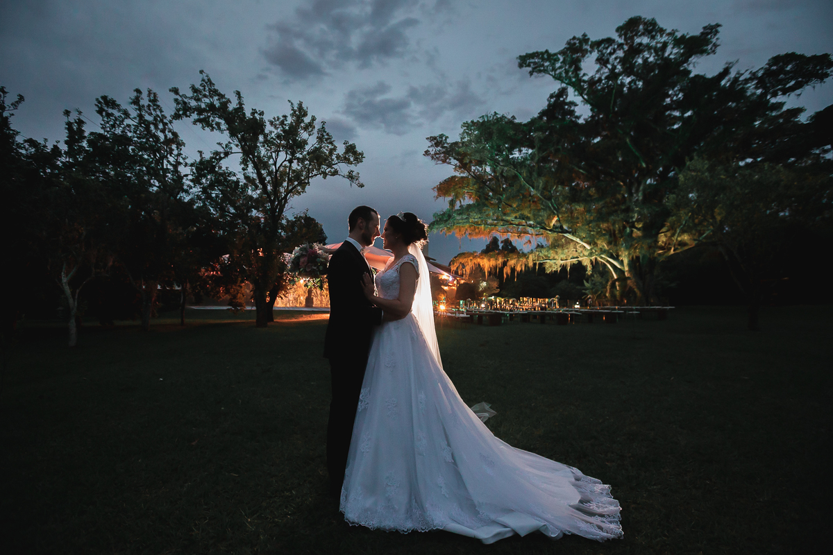 vestido de noiva, casamento, noivos, casamento no campo, sitio para casamento, fotografo de casamento, ensaio de noivos, dança de noivos, madrinhas, padrinhos , buque de noiva