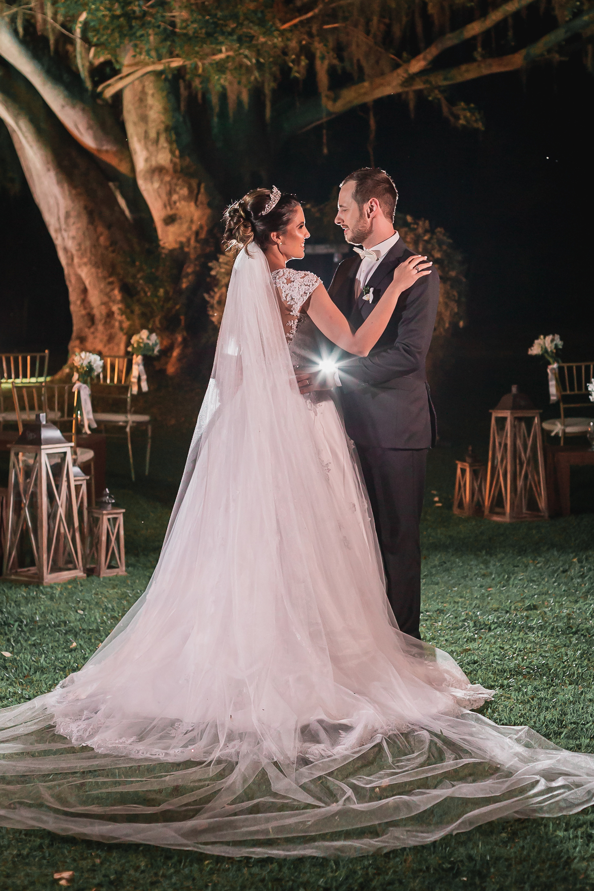 vestido de noiva, casamento, noivos, casamento no campo, sitio para casamento, fotografo de casamento, ensaio de noivos, dança de noivos, madrinhas, padrinhos , buque de noiva