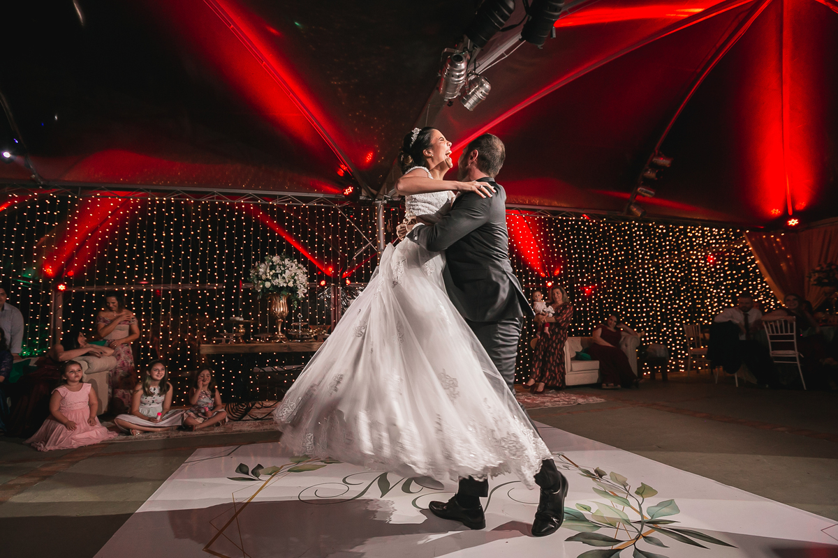 vestido de noiva, casamento, noivos, casamento no campo, sitio para casamento, fotografo de casamento, ensaio de noivos, dança de noivos, madrinhas, padrinhos , buque de noiva