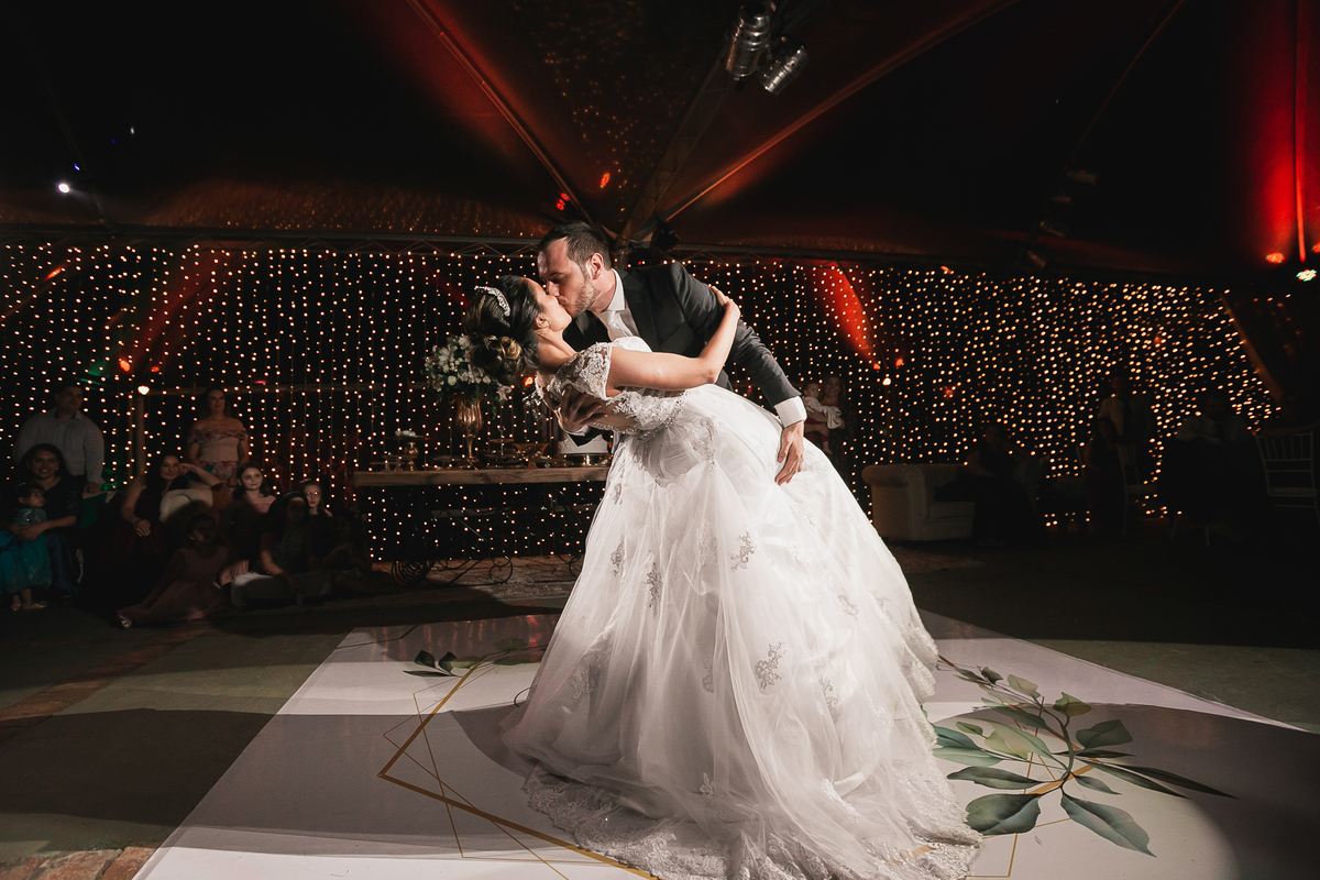vestido de noiva, casamento, noivos, casamento no campo, sitio para casamento, fotografo de casamento, ensaio de noivos, dança de noivos, madrinhas, padrinhos , buque de noiva