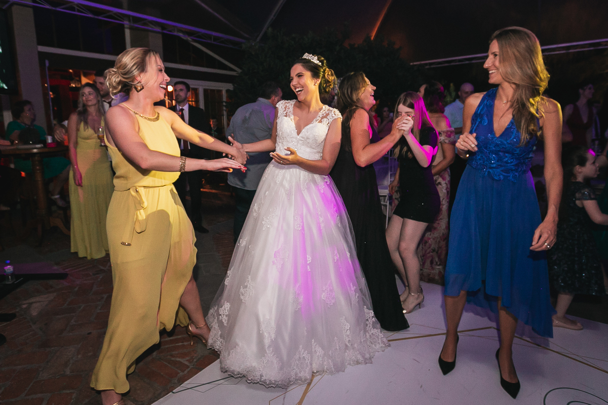 vestido de noiva, casamento, noivos, casamento no campo, sitio para casamento, fotografo de casamento, ensaio de noivos, dança de noivos, madrinhas, padrinhos , buque de noiva