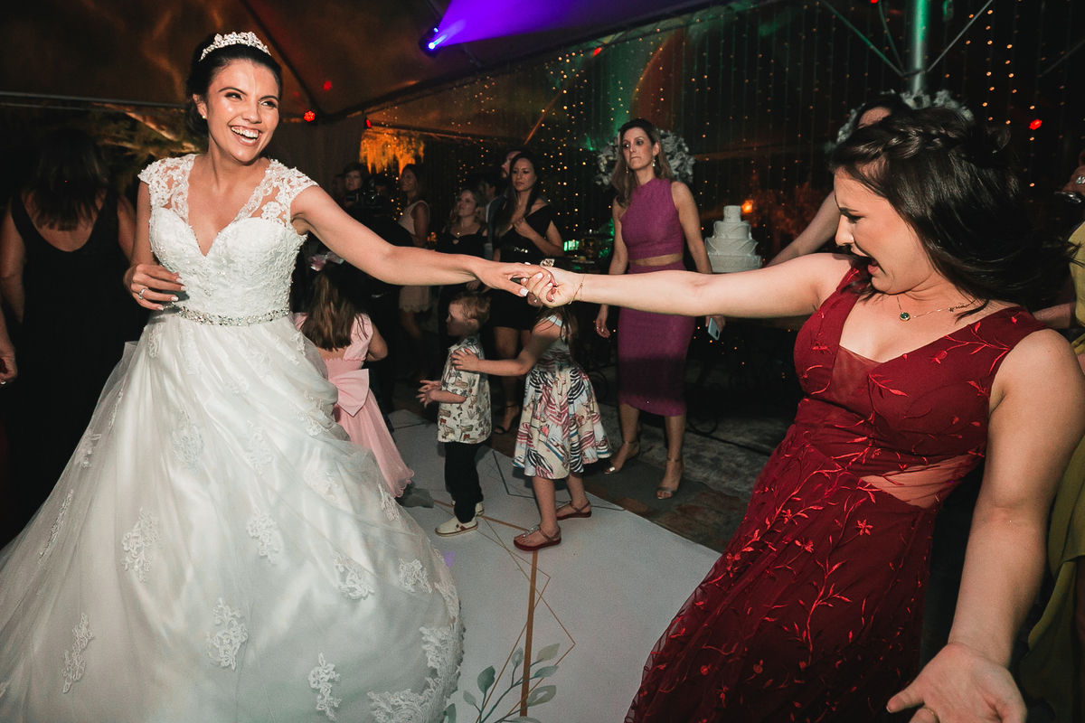 vestido de noiva, casamento, noivos, casamento no campo, sitio para casamento, fotografo de casamento, ensaio de noivos, dança de noivos, madrinhas, padrinhos , buque de noiva