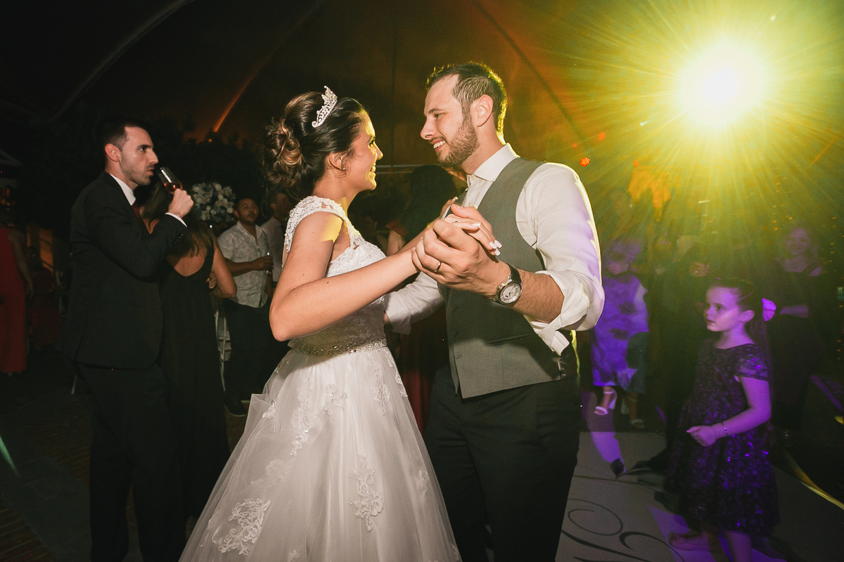 vestido de noiva, casamento, noivos, casamento no campo, sitio para casamento, fotografo de casamento, ensaio de noivos, dança de noivos, madrinhas, padrinhos , buque de noiva