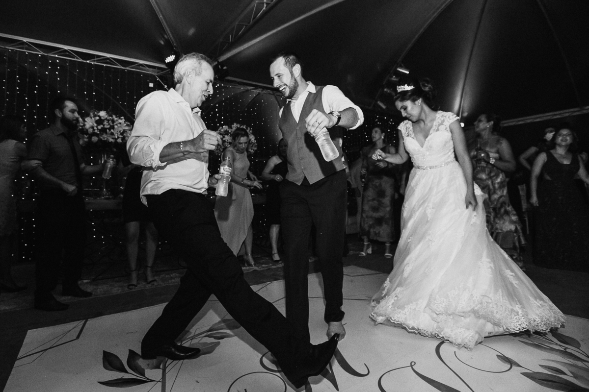 vestido de noiva, casamento, noivos, casamento no campo, sitio para casamento, fotografo de casamento, ensaio de noivos, dança de noivos, madrinhas, padrinhos , buque de noiva