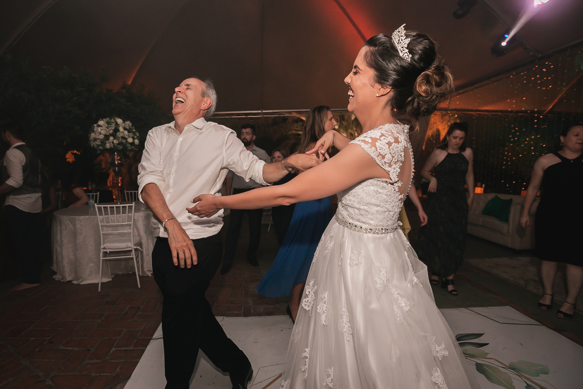vestido de noiva, casamento, noivos, casamento no campo, sitio para casamento, fotografo de casamento, ensaio de noivos, dança de noivos, madrinhas, padrinhos , buque de noiva
