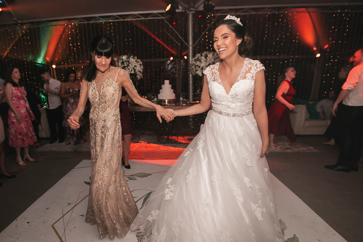 vestido de noiva, casamento, noivos, casamento no campo, sitio para casamento, fotografo de casamento, ensaio de noivos, dança de noivos, madrinhas, padrinhos , buque de noiva