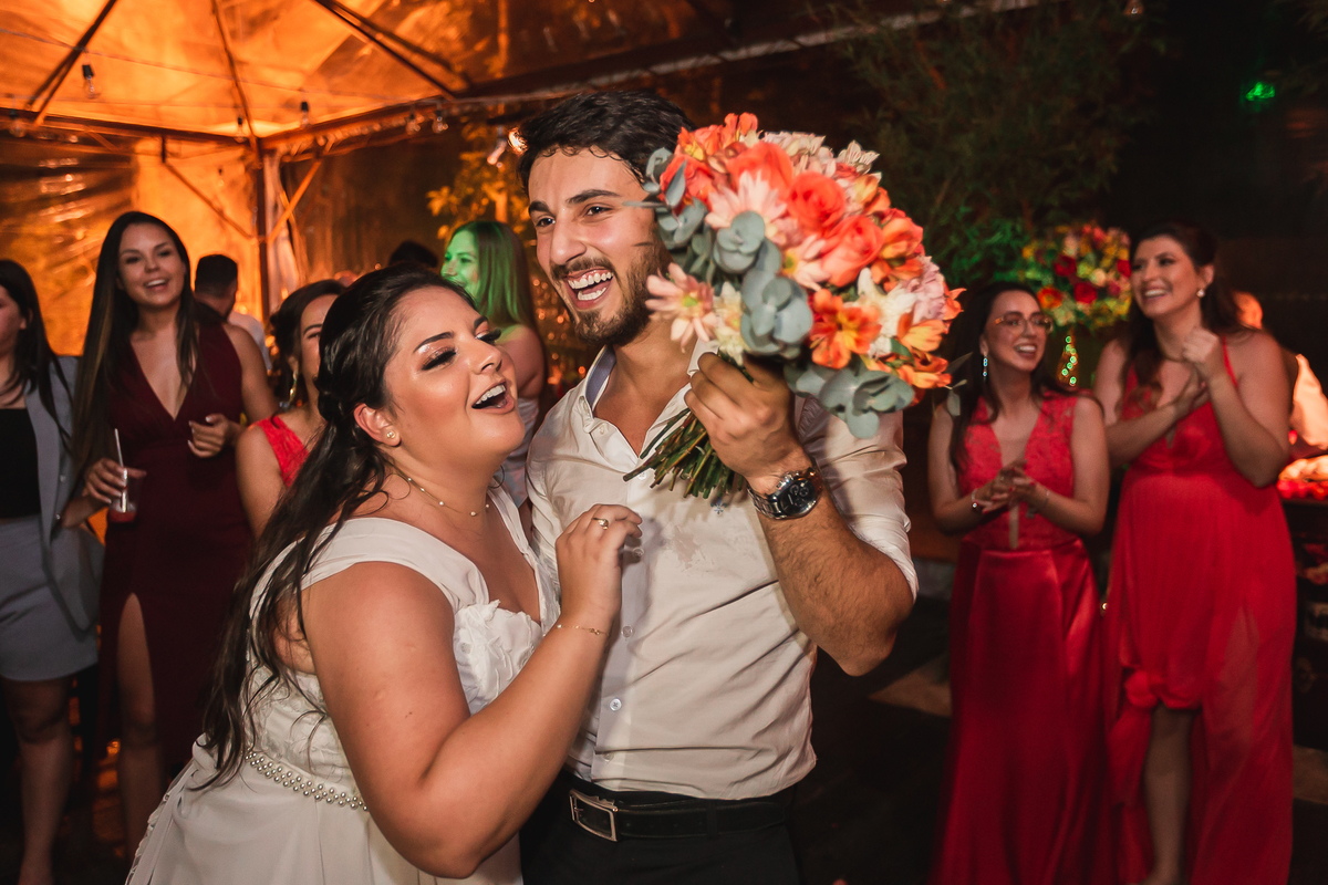 casamento, make de noiva, vestido de noiva, festa de casamento, fotografo de casamento, maquiagem de noiva, terno de noiva, festa de casamento, casamento por do sol, casamento na praia, buque, vestido de madrinha, fotos madrinhas 