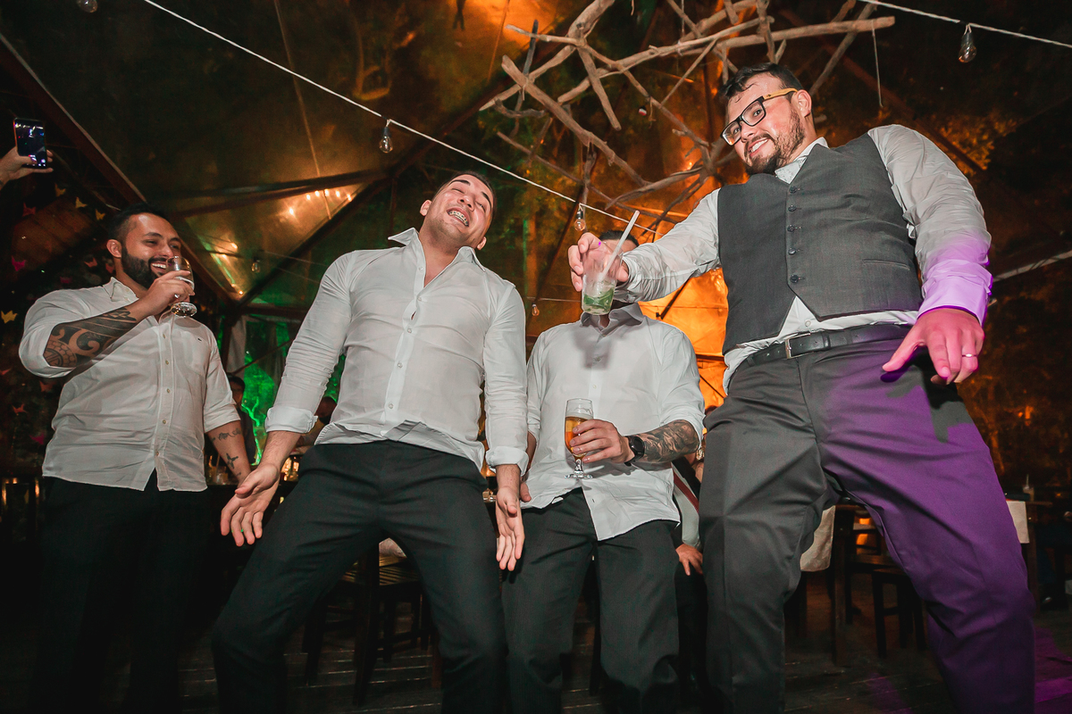 casamento, make de noiva, vestido de noiva, festa de casamento, fotografo de casamento, maquiagem de noiva, terno de noiva, festa de casamento, casamento por do sol, casamento na praia, buque, vestido de madrinha, fotos madrinhas 