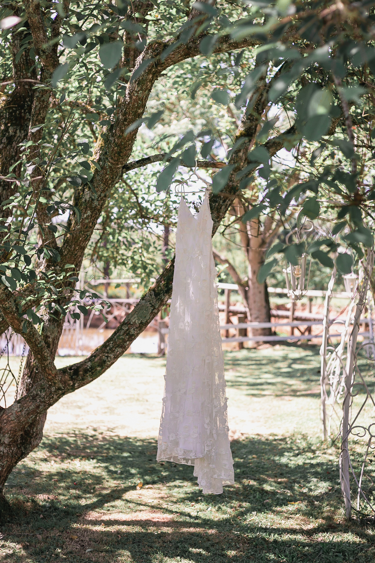 vestido de noiva, casamento no campo, festa de casamento, sapato de noivo, decoração de casamento, fotografo de casamento, fotografo, casamento, vestido de madrinhas, casamento por do sol, casamento ao ar livre