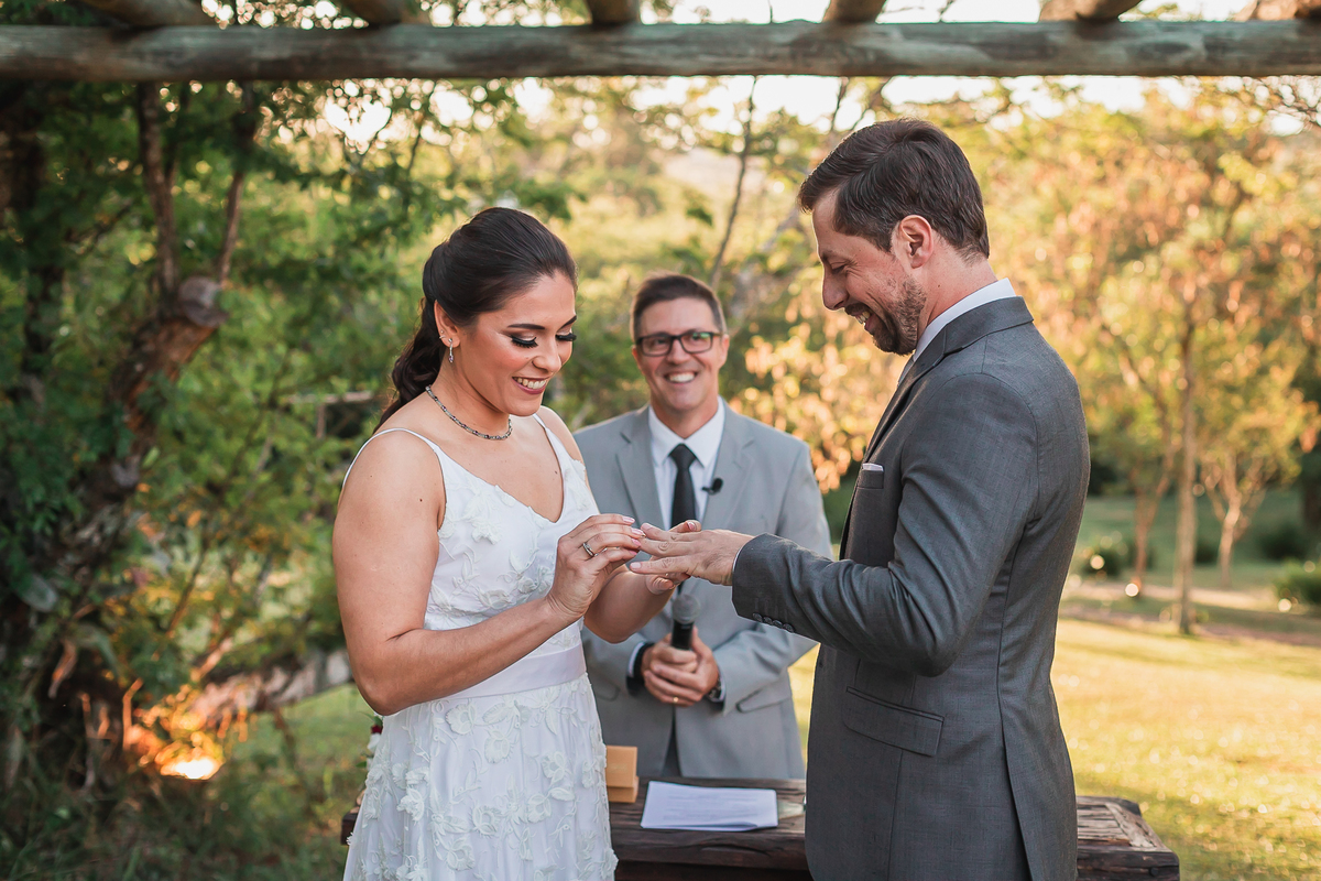 vestido de noiva, casamento no campo, festa de casamento, sapato de noivo, decoração de casamento, fotografo de casamento, fotografo, casamento, vestido de madrinhas, casamento por do sol, casamento ao ar livre