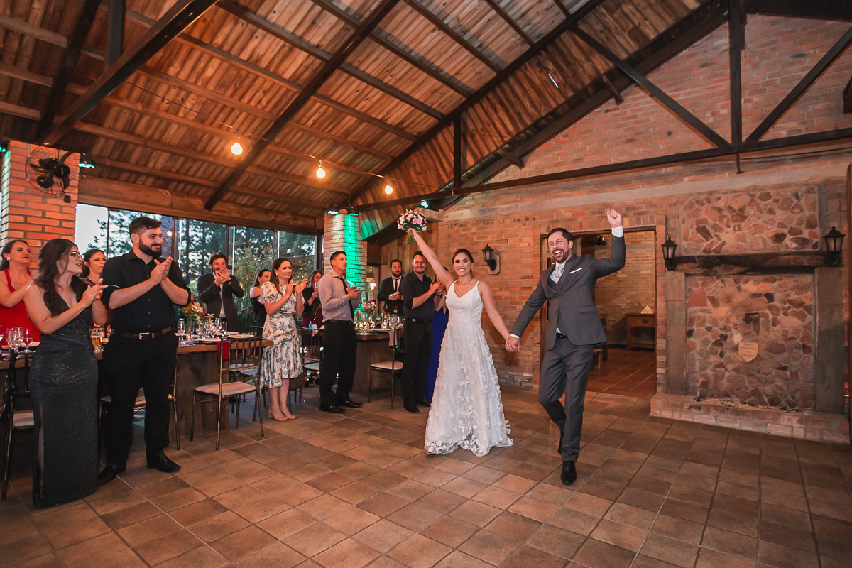 vestido de noiva, casamento no campo, festa de casamento, sapato de noivo, decoração de casamento, fotografo de casamento, fotografo, casamento, vestido de madrinhas, casamento por do sol, casamento ao ar livre