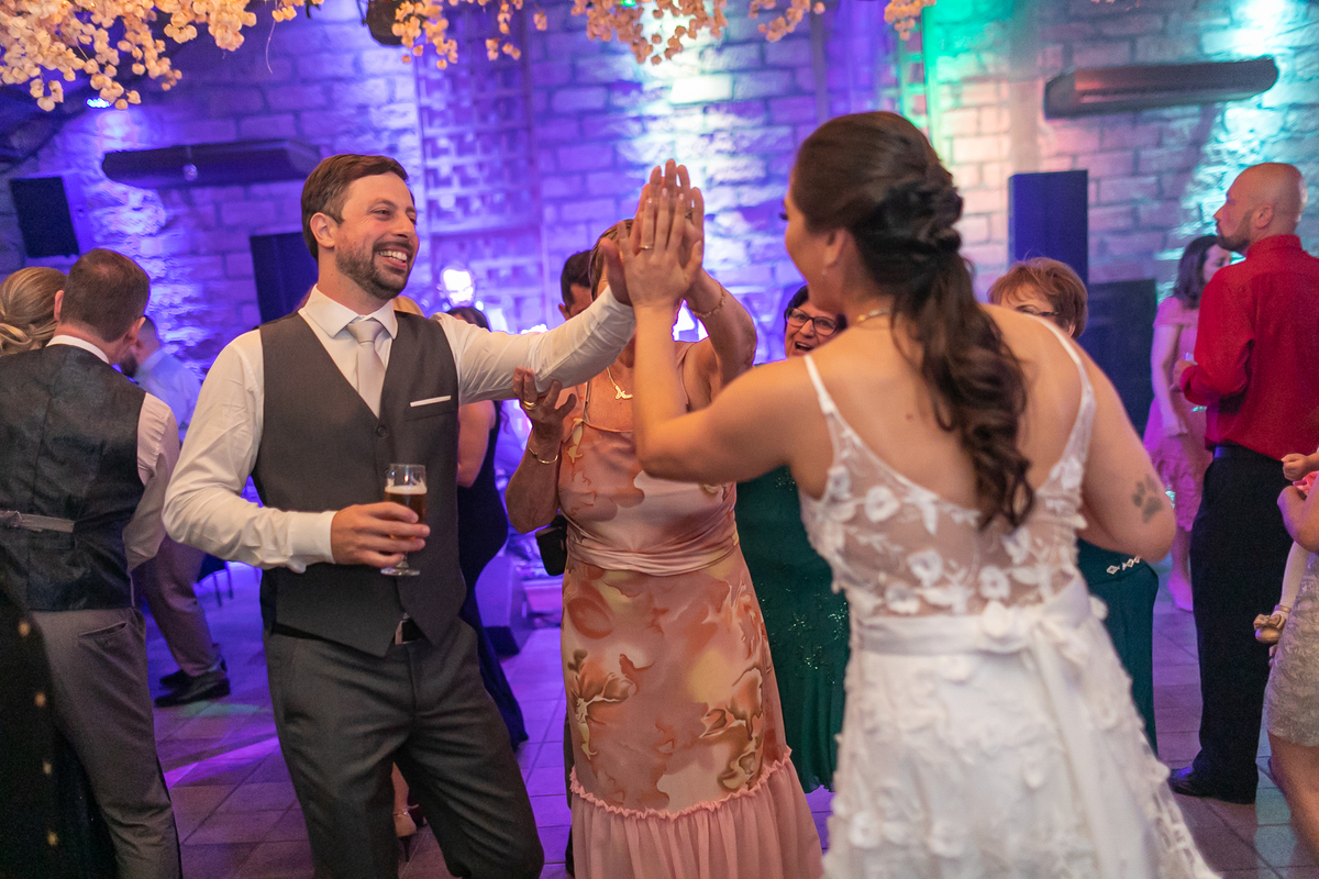 vestido de noiva, casamento no campo, festa de casamento, sapato de noivo, decoração de casamento, fotografo de casamento, fotografo, casamento, vestido de madrinhas, casamento por do sol, casamento ao ar livre