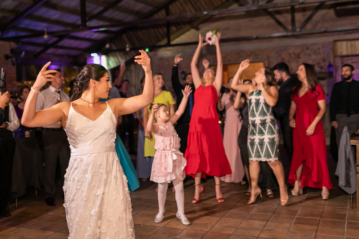 vestido de noiva, casamento no campo, festa de casamento, sapato de noivo, decoração de casamento, fotografo de casamento, fotografo, casamento, vestido de madrinhas, casamento por do sol, casamento ao ar livre