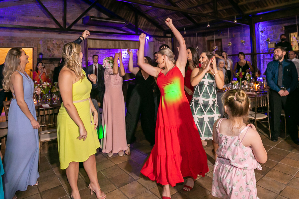 vestido de noiva, casamento no campo, festa de casamento, sapato de noivo, decoração de casamento, fotografo de casamento, fotografo, casamento, vestido de madrinhas, casamento por do sol, casamento ao ar livre