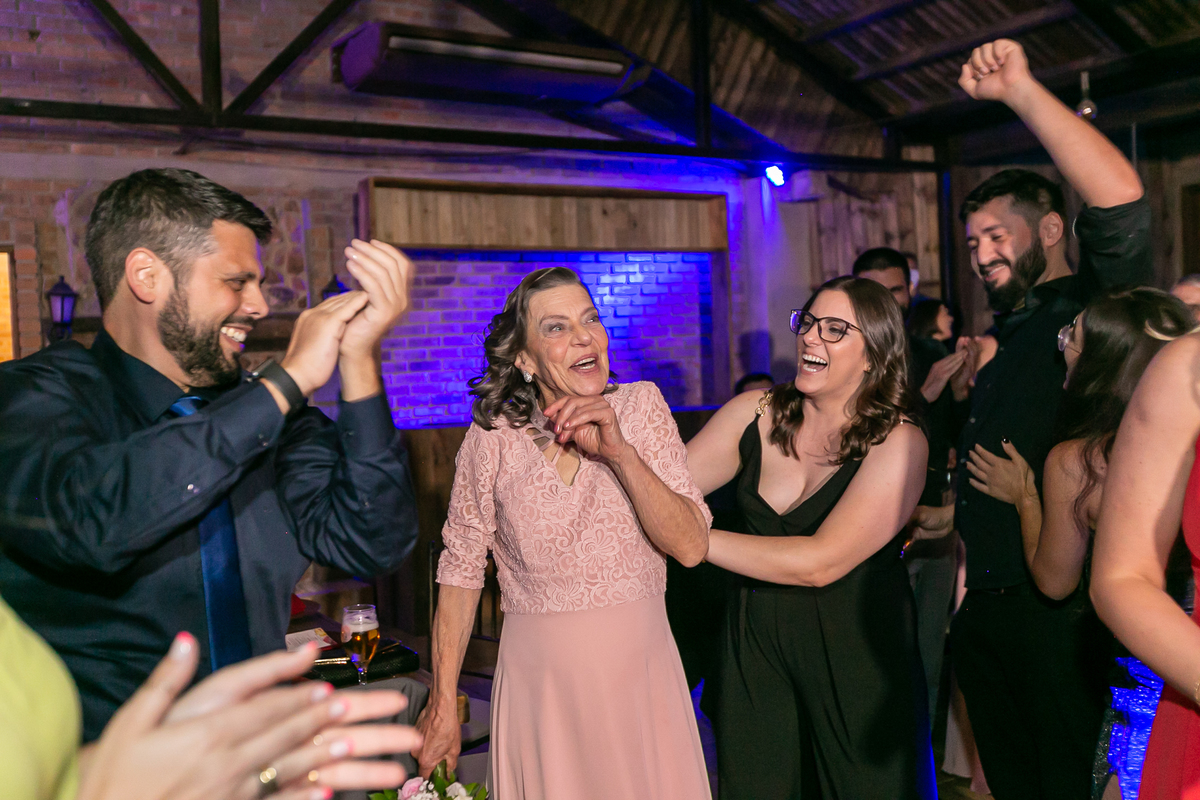 vestido de noiva, casamento no campo, festa de casamento, sapato de noivo, decoração de casamento, fotografo de casamento, fotografo, casamento, vestido de madrinhas, casamento por do sol, casamento ao ar livre