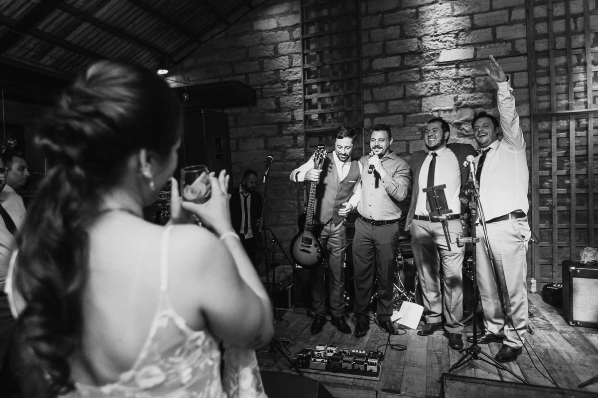 vestido de noiva, casamento no campo, festa de casamento, sapato de noivo, decoração de casamento, fotografo de casamento, fotografo, casamento, vestido de madrinhas, casamento por do sol, casamento ao ar livre