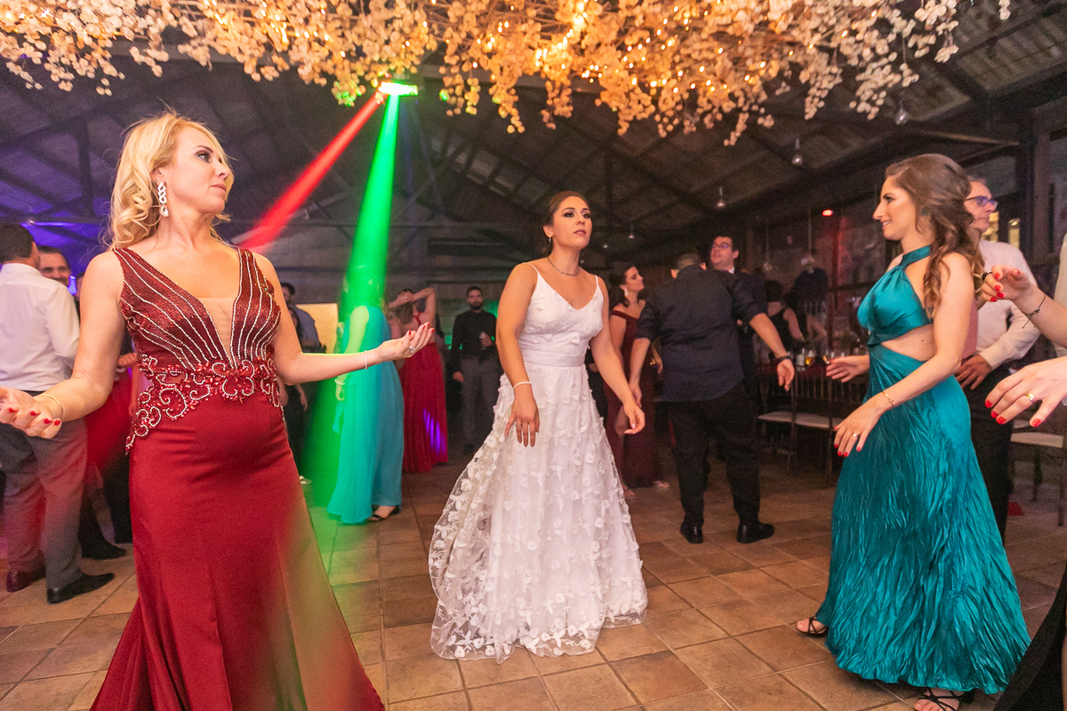 vestido de noiva, casamento no campo, festa de casamento, sapato de noivo, decoração de casamento, fotografo de casamento, fotografo, casamento, vestido de madrinhas, casamento por do sol, casamento ao ar livre