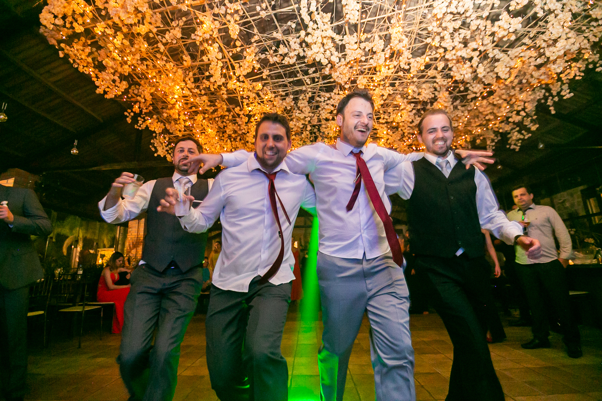 vestido de noiva, casamento no campo, festa de casamento, sapato de noivo, decoração de casamento, fotografo de casamento, fotografo, casamento, vestido de madrinhas, casamento por do sol, casamento ao ar livre