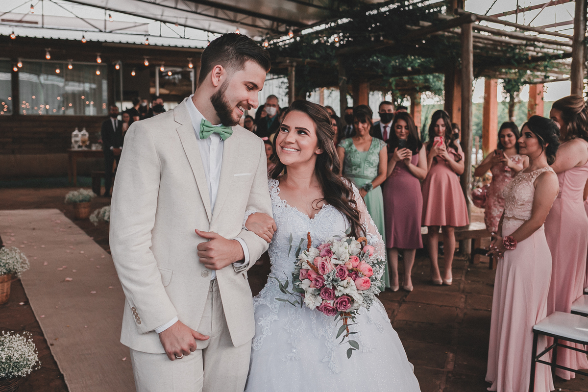 casamento no campo, ensaio fotografico, wedding, fotografo de casamento, vestido de noiva, festa, buque de noiva, casamento por do sol, pre wedding, madrinhas, padrinhos