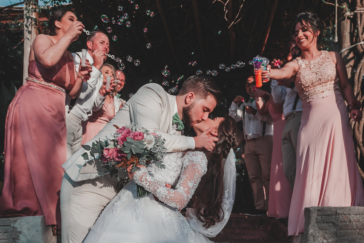 casamento no campo, ensaio fotografico, wedding, fotografo de casamento, vestido de noiva, festa, buque de noiva, casamento por do sol, pre wedding, madrinhas, padrinhos