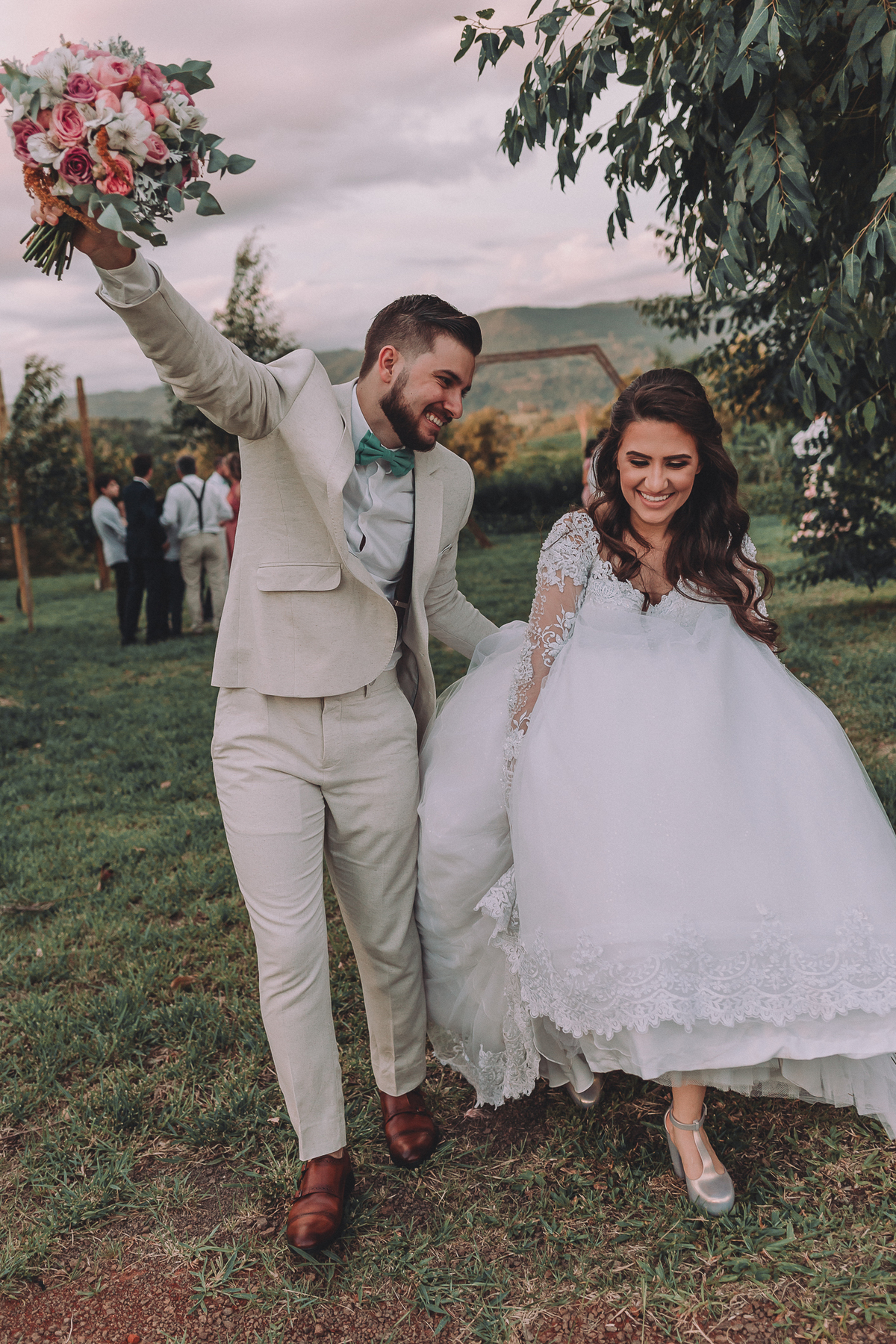 casamento no campo, ensaio fotografico, wedding, fotografo de casamento, vestido de noiva, festa, buque de noiva, casamento por do sol, pre wedding, madrinhas, padrinhos