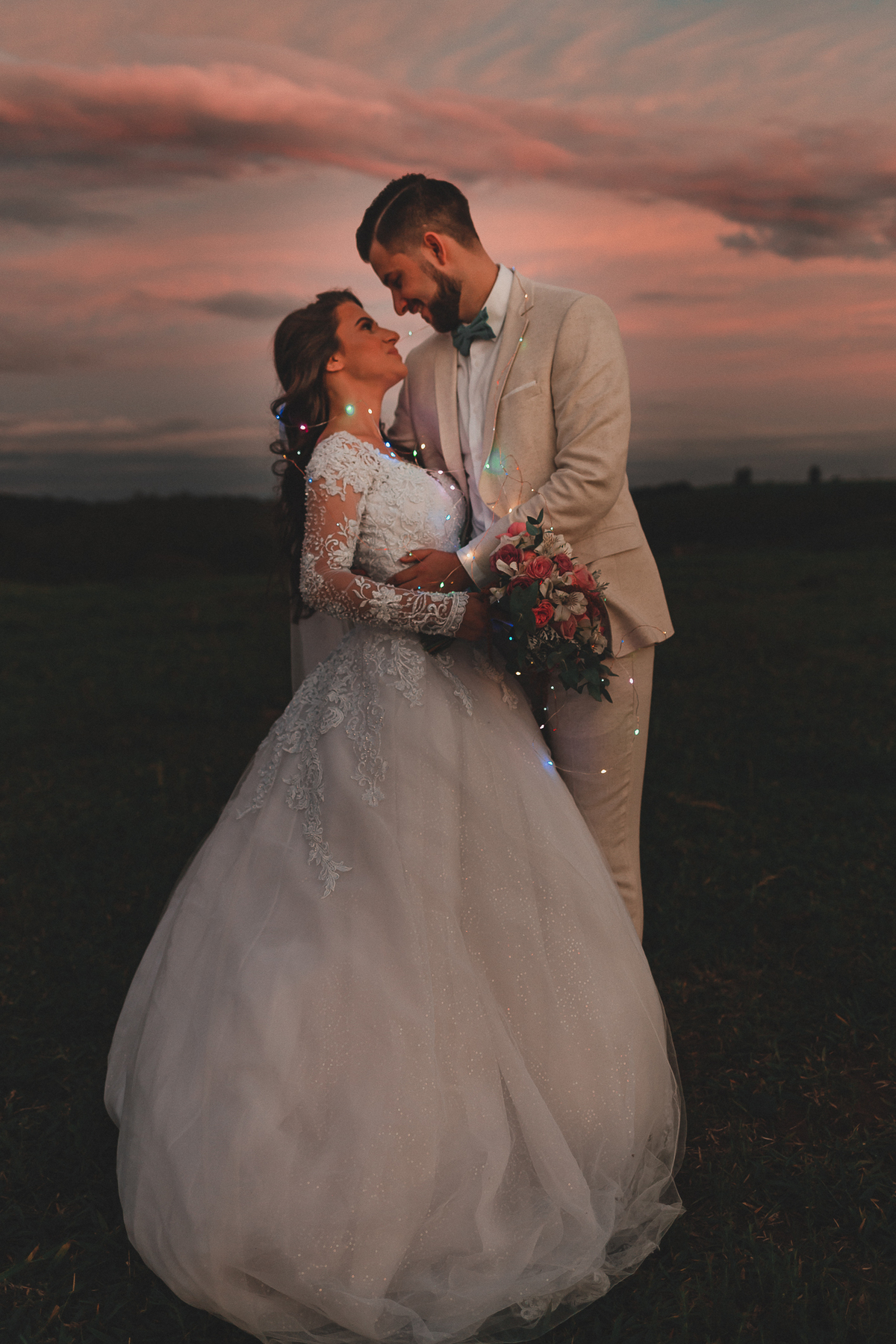 casamento no campo, ensaio fotografico, wedding, fotografo de casamento, vestido de noiva, festa, buque de noiva, casamento por do sol, pre wedding, madrinhas, padrinhos