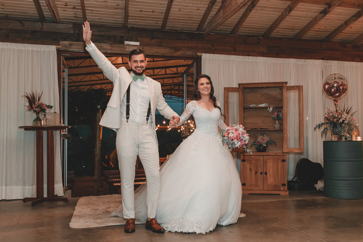 casamento no campo, ensaio fotografico, wedding, fotografo de casamento, vestido de noiva, festa, buque de noiva, casamento por do sol, pre wedding, madrinhas, padrinhos