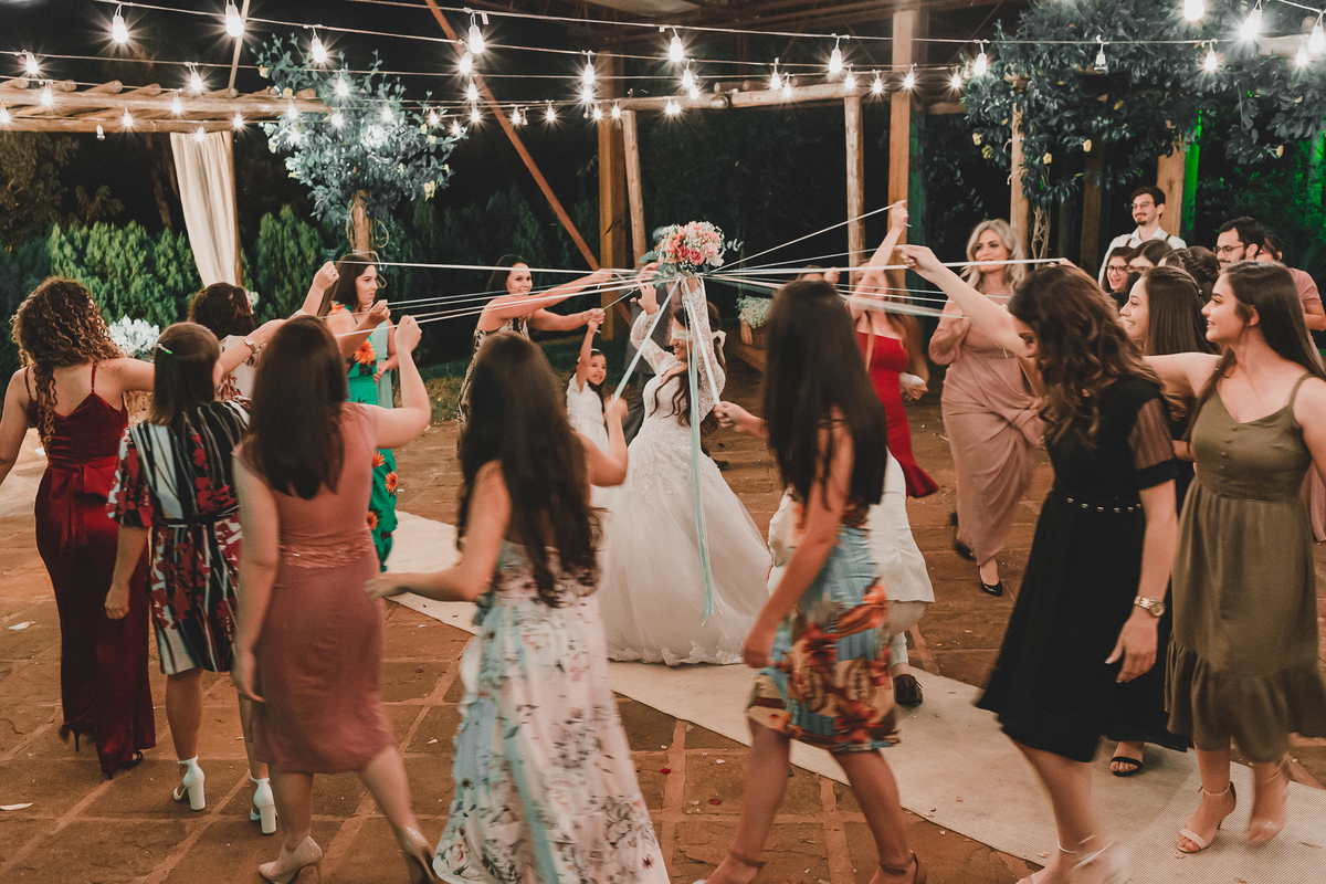 casamento no campo, ensaio fotografico, wedding, fotografo de casamento, vestido de noiva, festa, buque de noiva, casamento por do sol, pre wedding, madrinhas, padrinhos