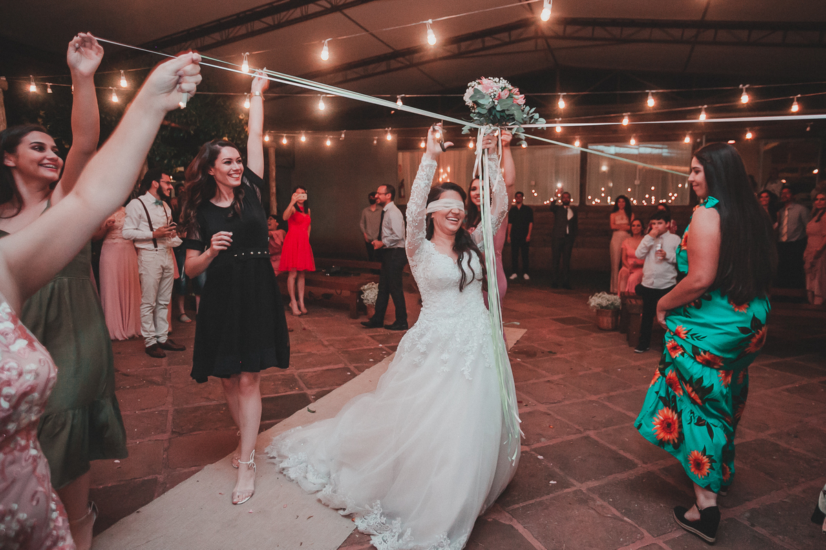 casamento no campo, ensaio fotografico, wedding, fotografo de casamento, vestido de noiva, festa, buque de noiva, casamento por do sol, pre wedding, madrinhas, padrinhos