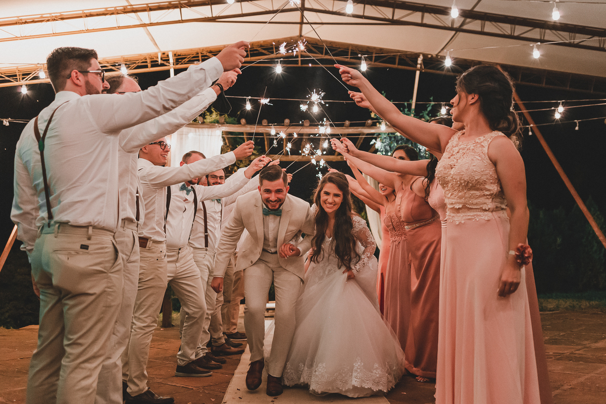 casamento no campo, ensaio fotografico, wedding, fotografo de casamento, vestido de noiva, festa, buque de noiva, casamento por do sol, pre wedding, madrinhas, padrinhos