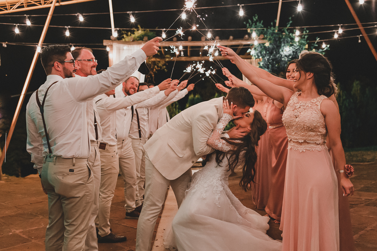 casamento no campo, ensaio fotografico, wedding, fotografo de casamento, vestido de noiva, festa, buque de noiva, casamento por do sol, pre wedding, madrinhas, padrinhos